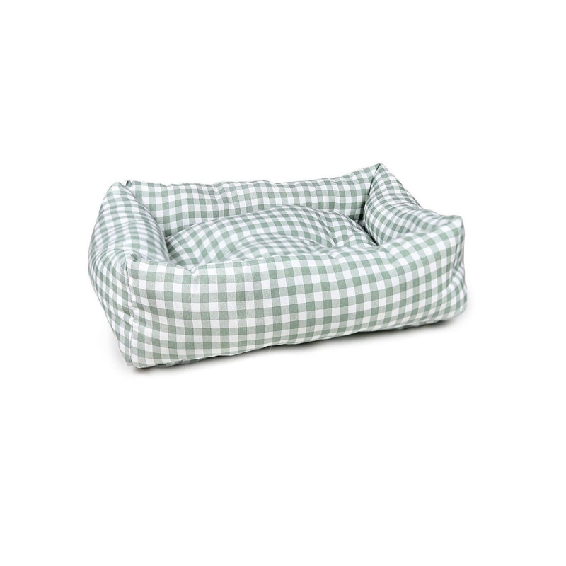 Cama a cuadros verde y blanca